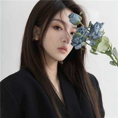 绿杨移作两家春